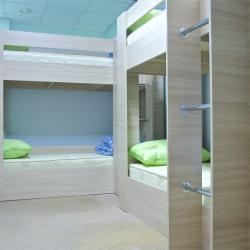 Кровать в 12-ти местном мужском номере (без окна)