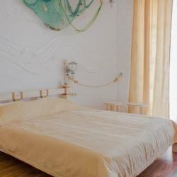 Номер стандарт с 1 двуспальной кроватью на 2 этаже (с завтраком)
