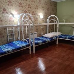 Кровать в 8-местном общем номере (общие удобства)