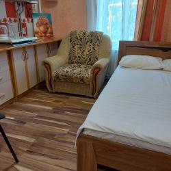 Тюльпановая комната с двуспальной кроватью