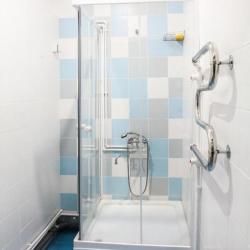 Номер эконом семейный с 1 двуспальной кроватью