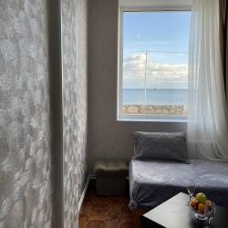 Комната стандарт с 2 односпальными и 1 двуспальной кроватью