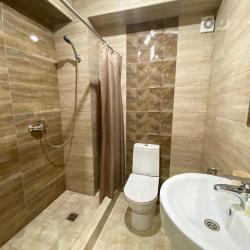 Номер улучшенный с 2 односпальными и 1 двуспальной кроватью (с завтраком)
