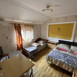 Комната стандарт с 1 односпальной и 1 двуспальной кроватью