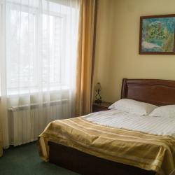 2-комнатный номер полулюкс с 1 двуспальной кроватью