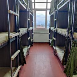 Кровать в 12-местном общем мужском номере