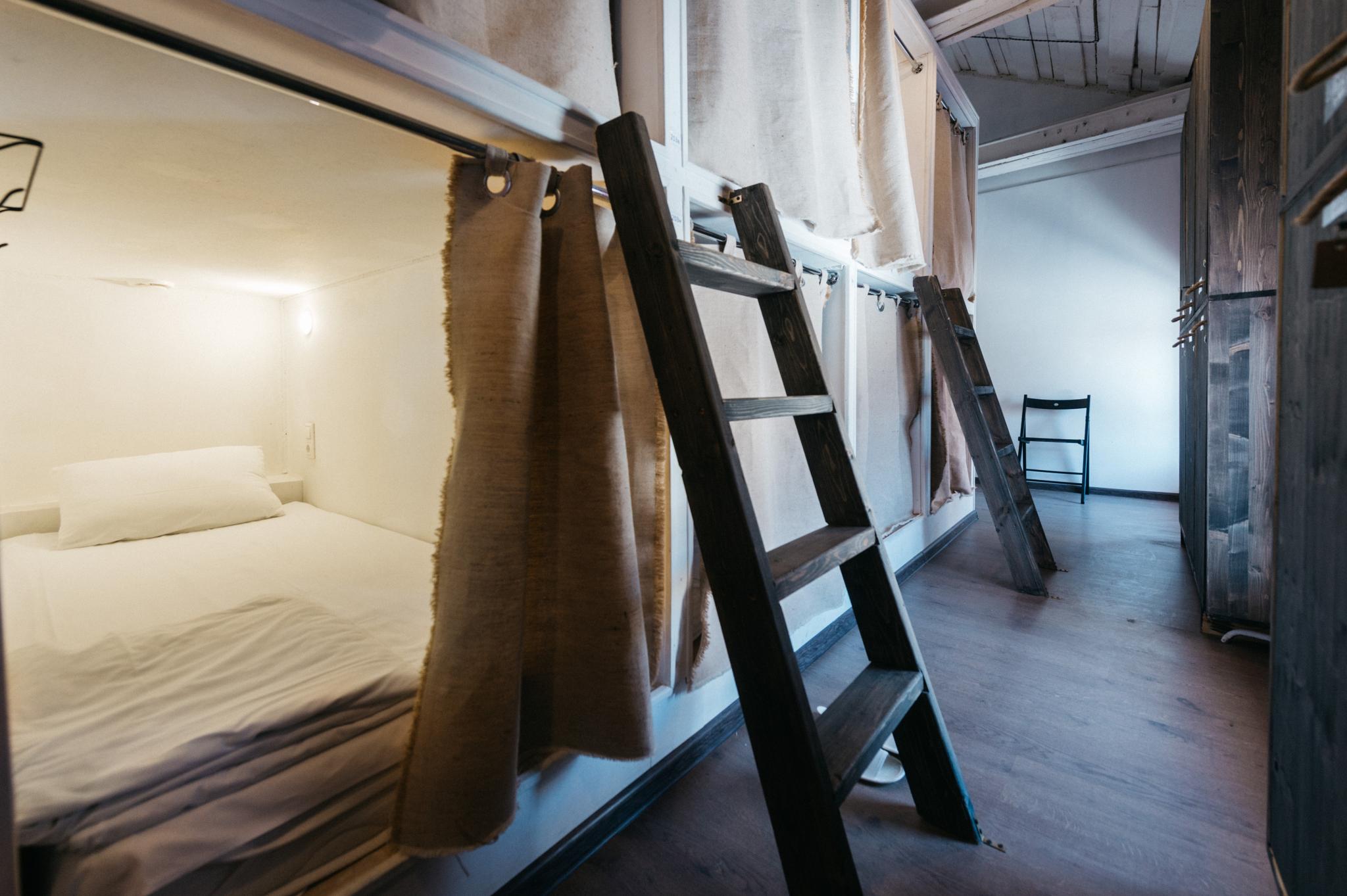 хостел кеды москва. хостел кеды москва. хостел кеды и кофейня москва. кеды хостел. хостел кеды москва.