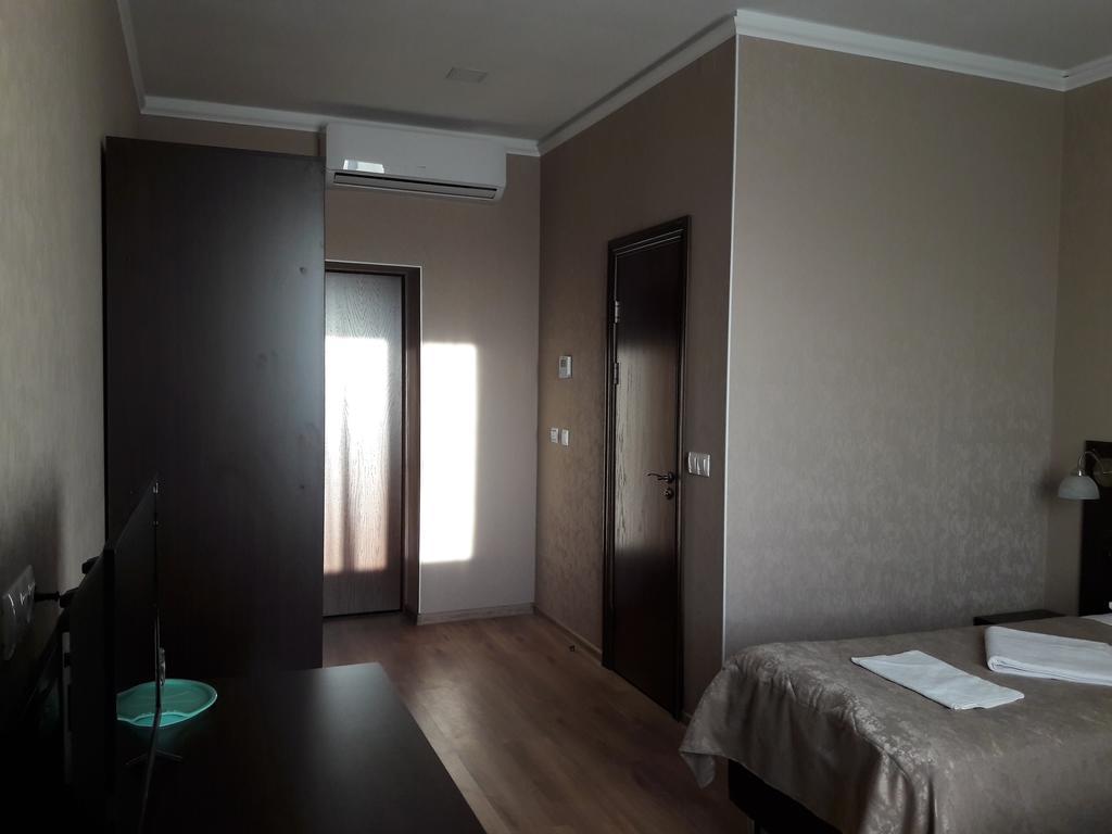 Спутник киржач меню. Спутник киржач банкетный зал. Томск гостиница спутник номера 409 комната с балконом. Гостиница спутник киржач. Гостиница спутник киржач.