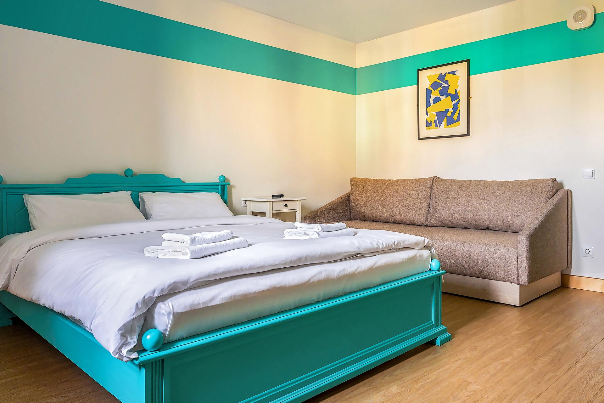 друзья на сенной наб. гостиница останкинская москва. хостел снаружи. где можно недорого остановиться. отель русское море евпатория.