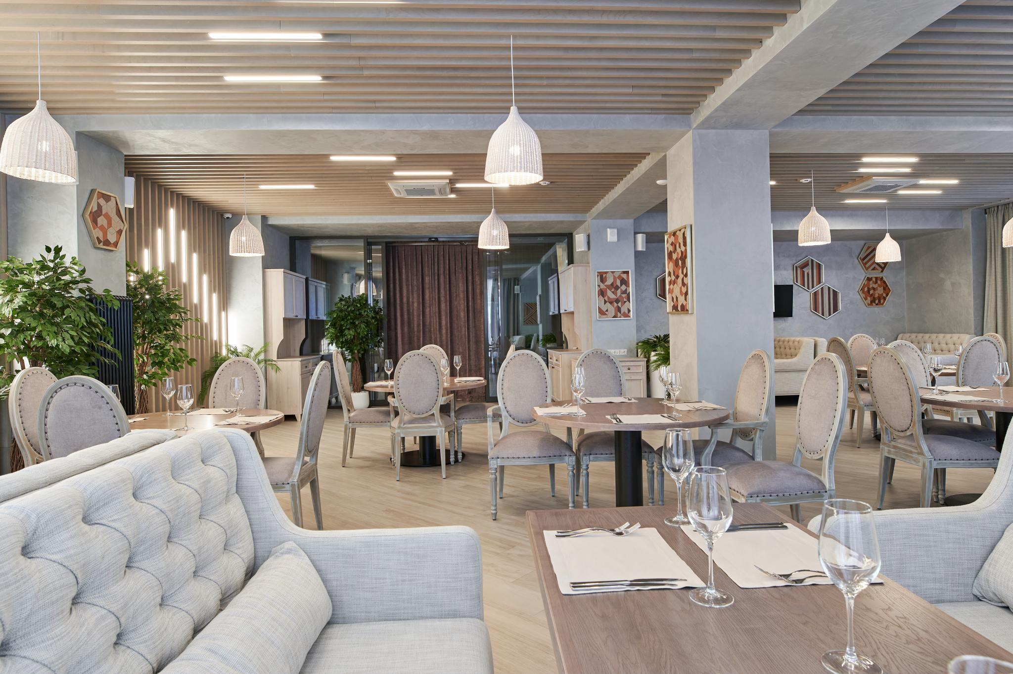 Вайт хиллс белгород. Ресторан Вайт Хиллс Белгород. White Hill_Hotel Белгород ресторан фотоотчет. Актобе ресторан White Hill-.