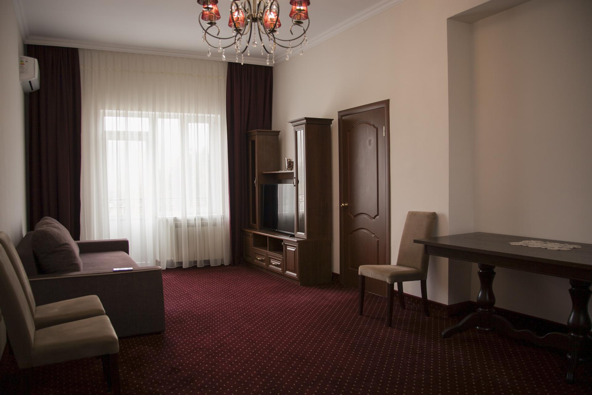 гостиница корона нальчик балкарова 6. отели в нальчике с видом на горы. отель корона нальчик. гостиница корона нальчик.