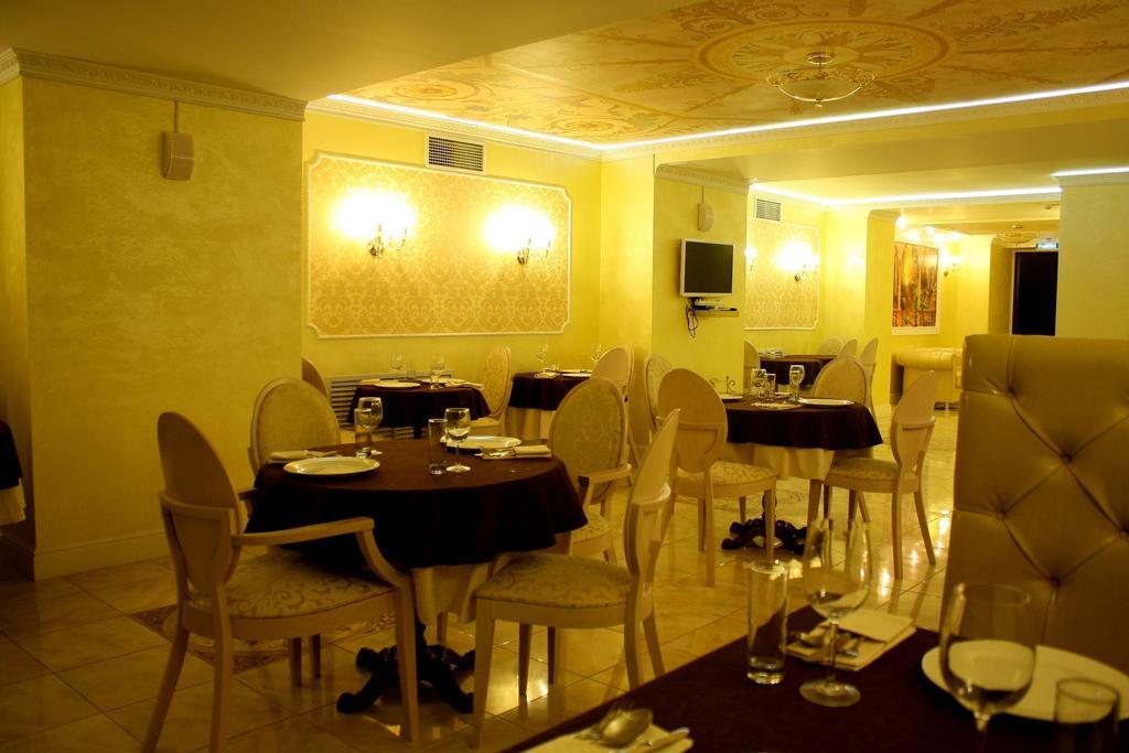 гостиница монарх нижний директор. гостиница монарх нижний. отель монарх нижний новгород. ульянова 6 нижний новгород. гостиница монарх нижний.