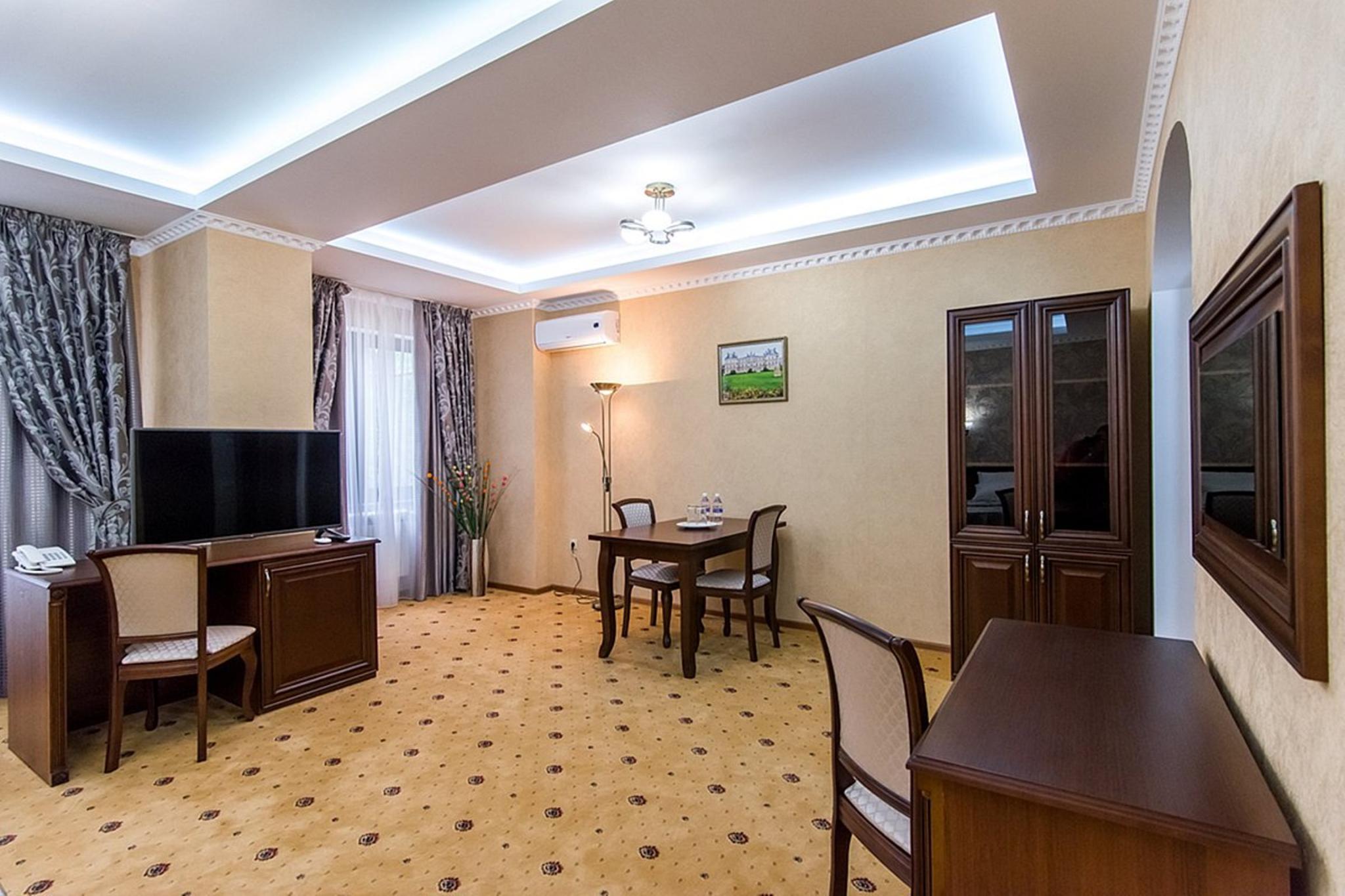 Residence park hotel 4. Резиденс парк отель горячий ключ. Residence Park Hotel ул Ленина 9 горячий ключ. Резиденс парк-отель Residence Park Hotel горячий ключ. Plus Residence Сочи.