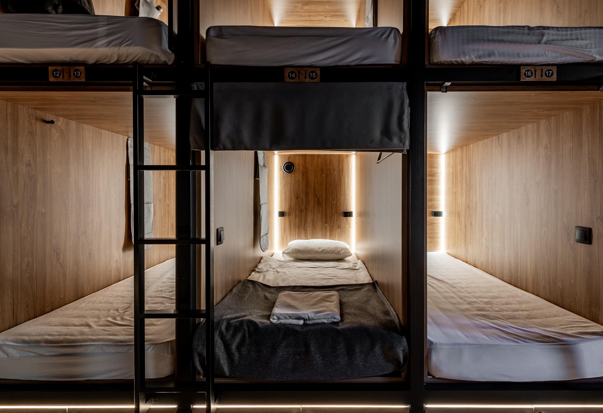 капсульный отель московский вокзал санкт-петербург. барч хостел питер. 4u hostel санкт-петербург. капсулы в питере хостел. Inbox capsule hotel санкт-петербург.