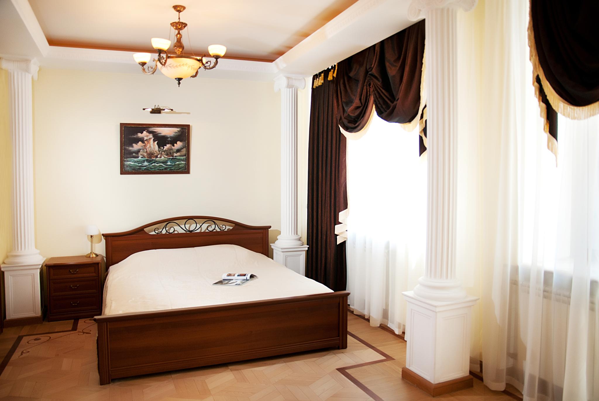 Отель в новосибирске 2 спальное. Гостиница династия новосибирск. Гостиница красный проспект. Красный отель. Отель в новосибирске на пр.