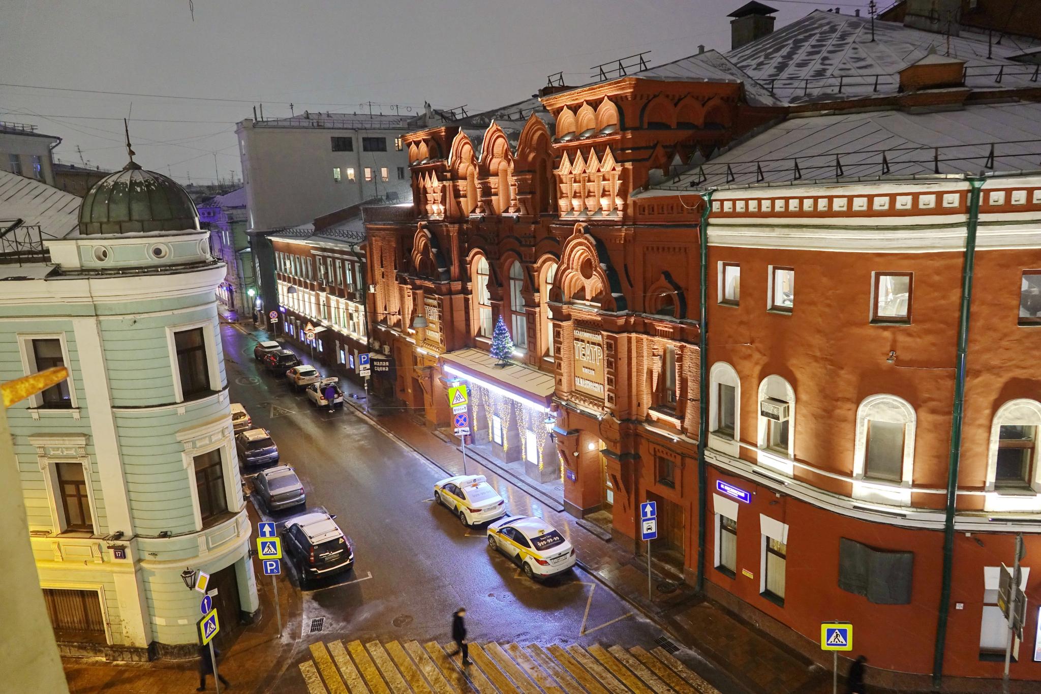 22 24 по москве. туристы в кремле. климат москвы. , 22-24. What can see in the kremlin museum?.