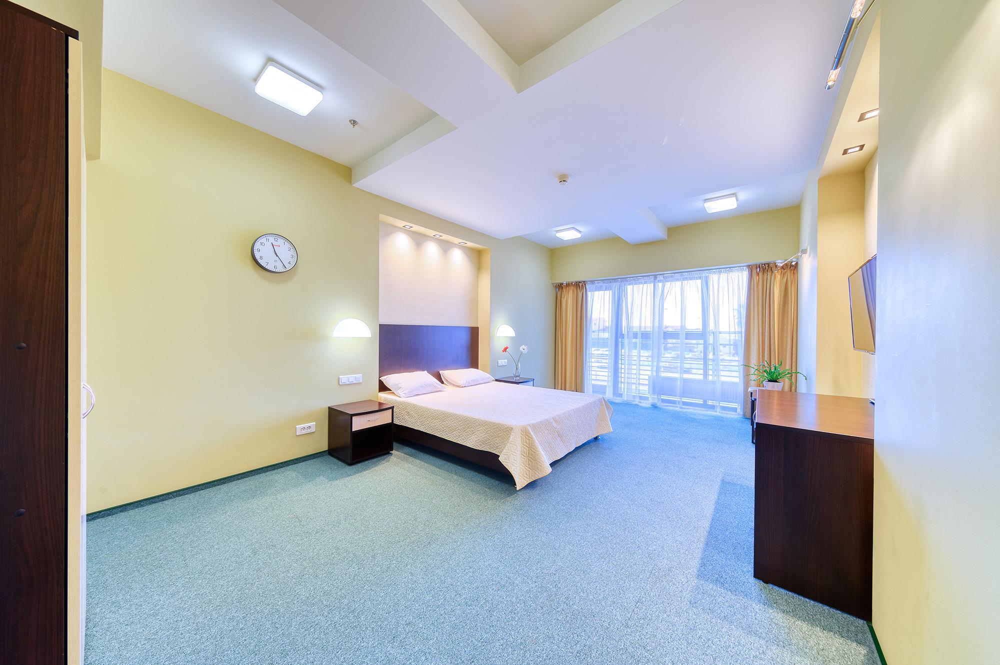 Вокзал сочи комната отдыха. Камера хранения лазаревское жд вокзал. Сочи ул просвещения дирекция скоростного сообщения. Комната отдыха на жд. Зал повышенной комфортности адлер жд вокзал адлер зал ожидания.