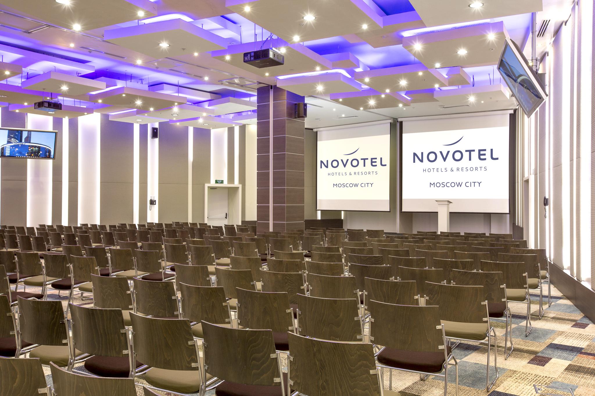 Novotel москва. Новотель Москва Сити конференц залы. Novotel Москва Сити конференц зал. Конференц залы Новотель. Новотель Киевская конференц зал.